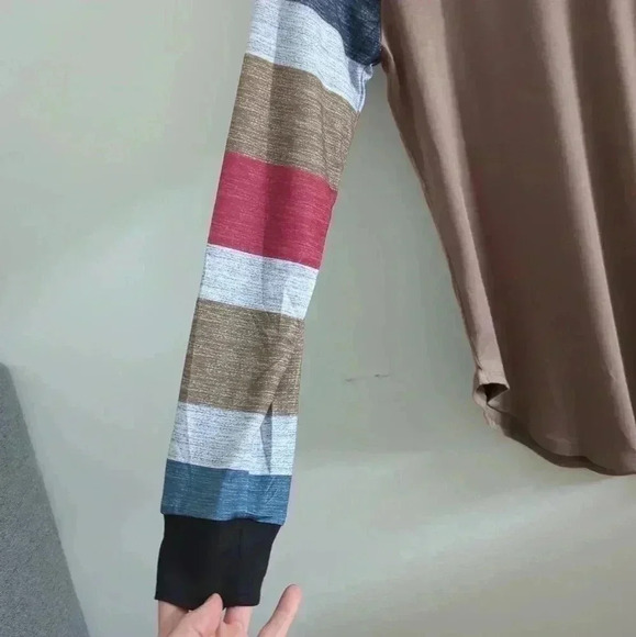 🌴2/$25🌴AMAZON | Women's Brown w/ Striped Long Sleeves Crewneck Tunic Top - Picture 3 of 4